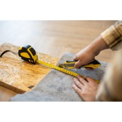 Nóż do tapet z mechanizmem zabezpieczającym, zapasowe ostrza w komplecie | Sutton z nadrukiem Twojego logo, materiał: ps, stal, tpr, kolor: granatowy