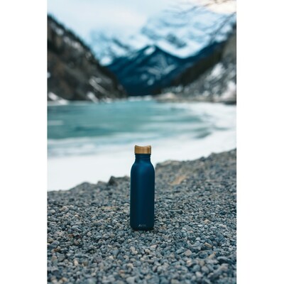 Butelka sportowa 600 ml Avira Alcor, stal nierdzewna z recyklingu z nadrukiem Twojego logo, materiał: bambus, stal nierdzewna, stal, kolor: niebieski Butelka sportowa 600 ml Avira Alcor, stal nierdzewna z recyklingu z nadrukiem Twojego logo, materiał: bambus, stal nierdzewna, stal, kolor: niebieski